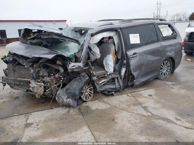 2020 TOYOTA SIENNA 5TDYZ3DC8LS055912 Photo 1