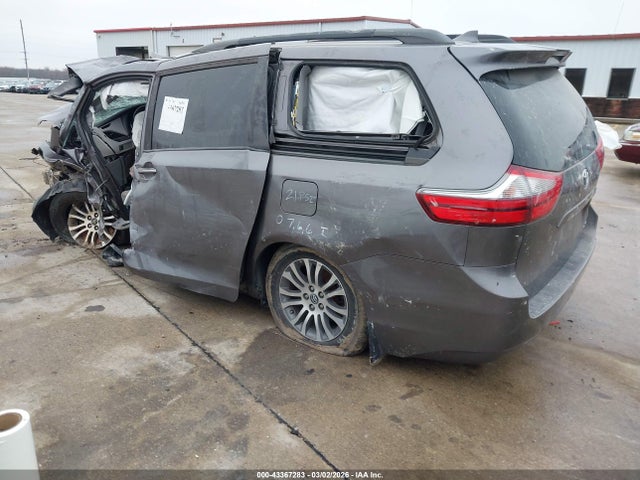 2020 TOYOTA SIENNA 5TDYZ3DC8LS055912 Photo 2