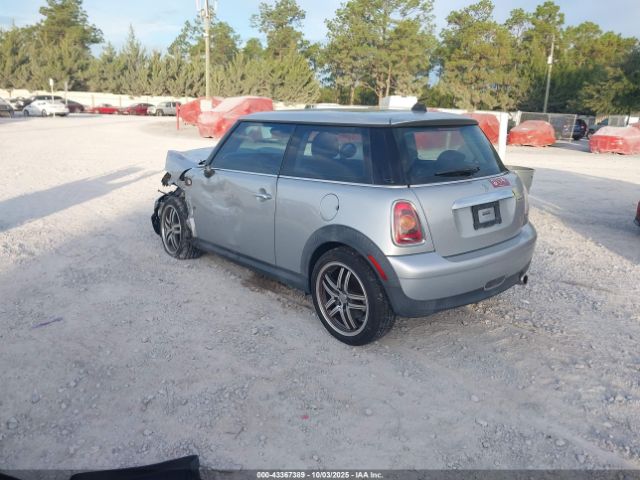 2008 MINI COOPER WMWMF33588TT59838 Photo 2