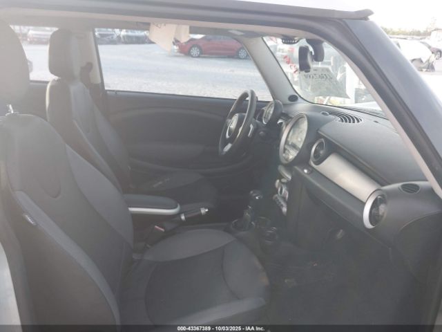 2008 MINI COOPER WMWMF33588TT59838 Photo 4