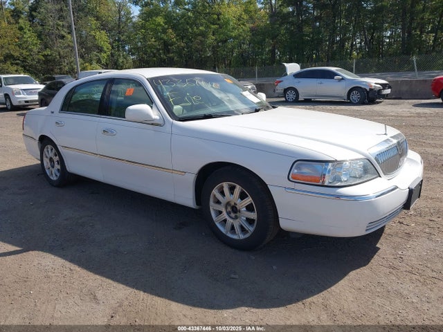 2009 LINCOLN TOWN CAR 2LNHM82V09X633512