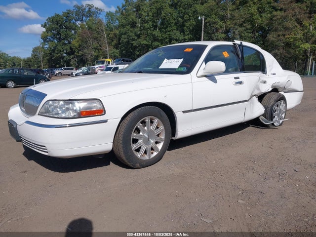 2009 LINCOLN TOWN CAR 2LNHM82V09X633512 Photo 1