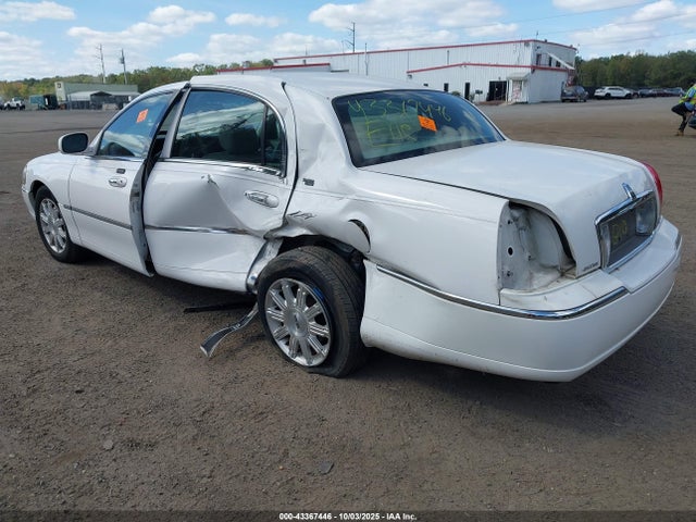 2009 LINCOLN TOWN CAR 2LNHM82V09X633512 Photo 2