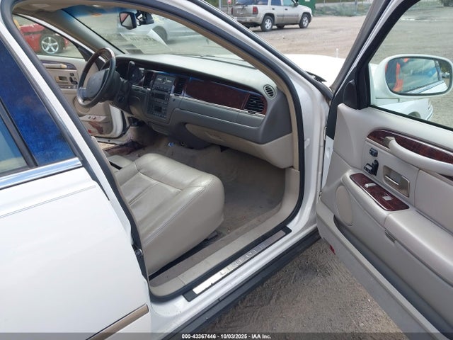 2009 LINCOLN TOWN CAR 2LNHM82V09X633512 Photo 4