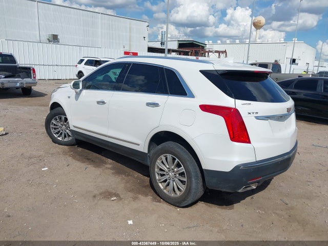 2017 CADILLAC XT5 1GYKNBRS0HZ115662 Photo 2