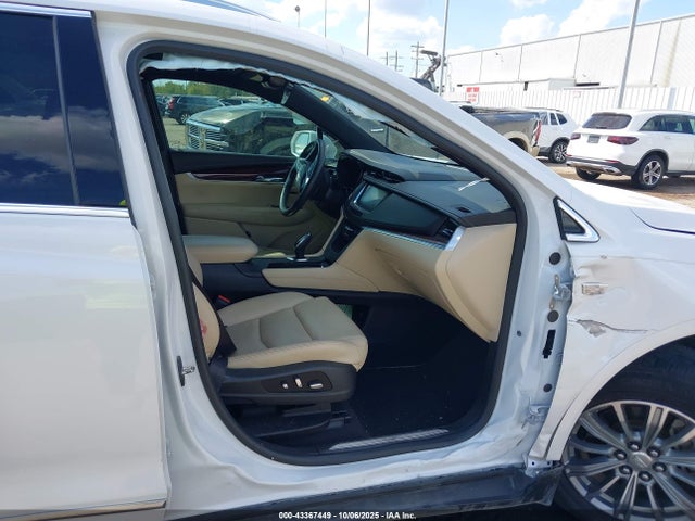 2017 CADILLAC XT5 1GYKNBRS0HZ115662 Photo 4
