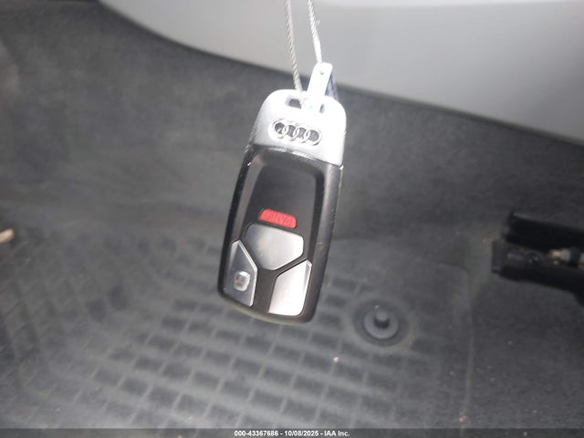 2017 AUDI A4 WAUENAF43HN071292 Photo 10