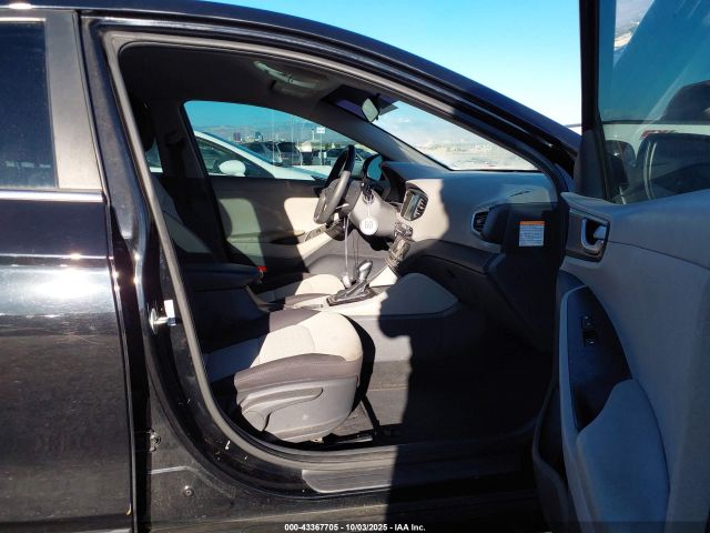 2017 HYUNDAI IONIQ HYBRID KMHC75LC4HU024667 Photo 4
