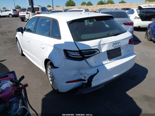 Audi 2016 2016 WAUUPBFF4GA113603 Image 3