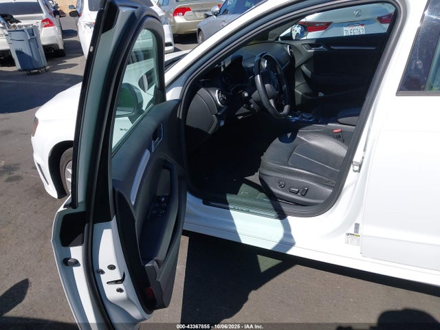 Audi 2016 2016 WAUUPBFF4GA113603 Image 5