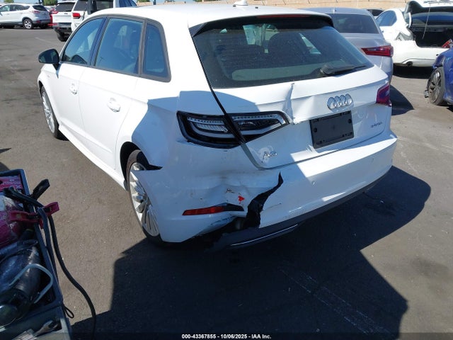 Audi 2016 2016 WAUUPBFF4GA113603 Image 6