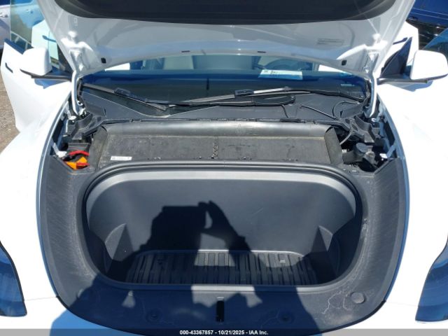 2024 TESLA MODEL Y 7SAYGDEE1RA257869 Photo 9