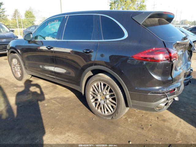 2017 PORSCHE CAYENNE WP1AB2A26HLA52834 Photo 2