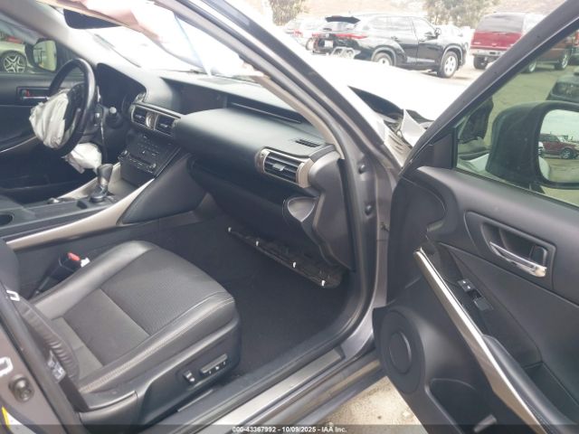 2016 LEXUS IS 200T JTHBA1D24G5028225 Photo 4