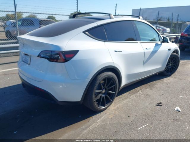 2022 TESLA MODEL Y 7SAYGAEE1NF336521 Photo 3