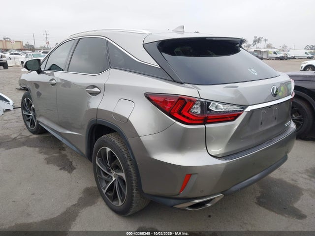 Lexus 2017 2017 2T2ZZMCA7HC054062 Image 3