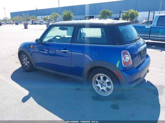 2012 MINI COOPER WMWSU3C56CT254494 Photo 2