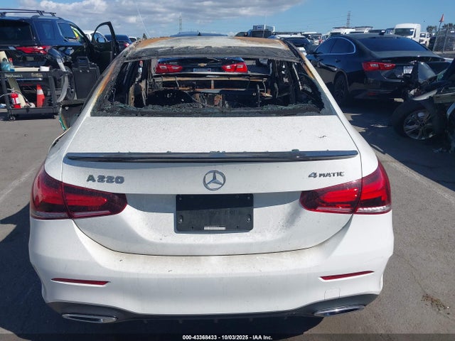 WDD3G4FB3KW028213 Mercedes-Benz A 220 4matic