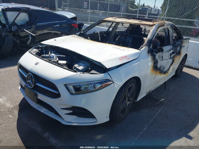 WDD3G4FB3KW028213 Mercedes-Benz A 220 4matic