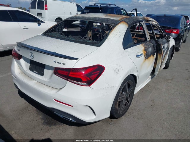 WDD3G4FB3KW028213 Mercedes-Benz A 220 4matic