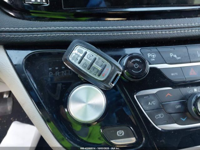 2022 CHRYSLER PACIFICA HYBRID 2C4RC1L78NR121062 Photo 10