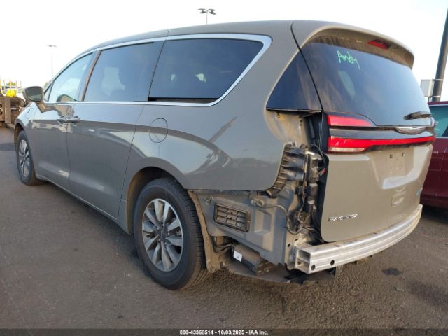 2022 CHRYSLER PACIFICA HYBRID 2C4RC1L78NR121062 Photo 2