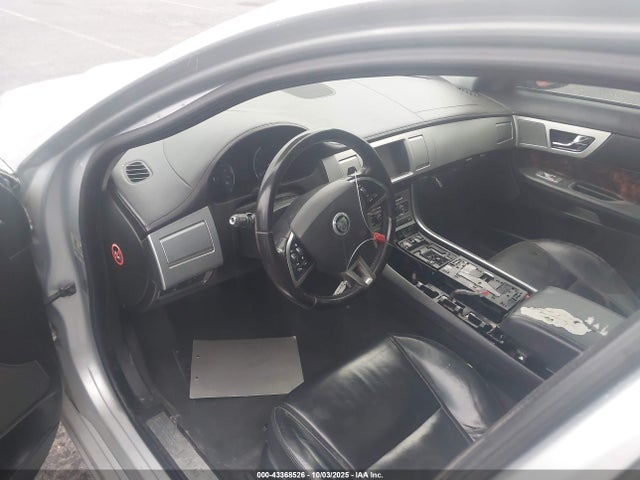 2012 JAGUAR XF SAJWA0FB8CLS22418 Photo 4