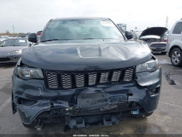 1C4RJEAGXJC208867 Jeep Grand Cherokee Altitude 4x2