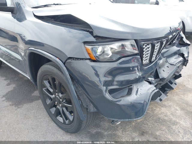 1C4RJEAGXJC208867 Jeep Grand Cherokee Altitude 4x2