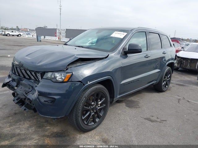1C4RJEAGXJC208867 Jeep Grand Cherokee Altitude 4x2