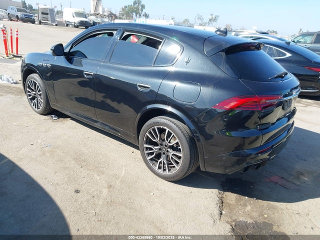 2023 MASERATI GRECALE ZN682AVM7P7429005 Photo 2