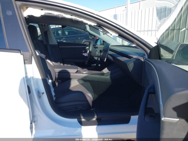 2025 TESLA MODEL 3 5YJ3E1ET4SF028427 Photo 4