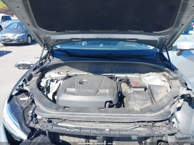2018 VOLVO XC60 YV4A22RL2J1042427 Photo 9