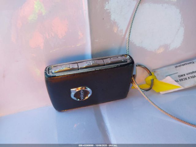 2018 VOLVO XC60 YV4A22RL2J1042427 Photo 10