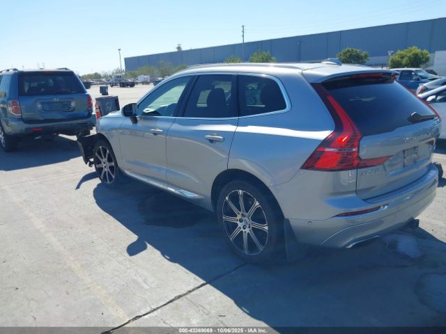 2018 VOLVO XC60 YV4A22RL2J1042427 Photo 2