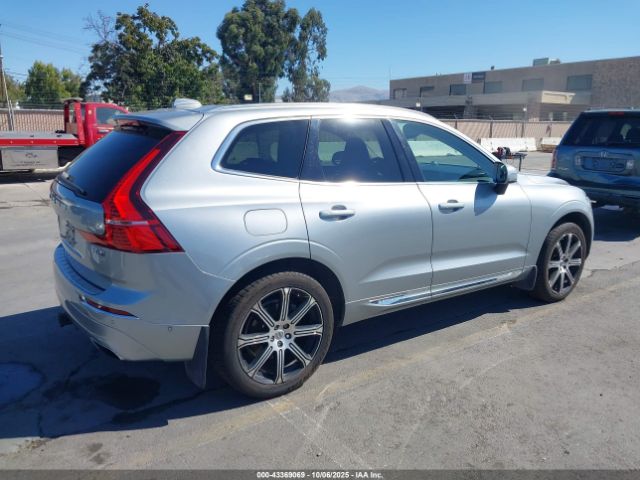 2018 VOLVO XC60 YV4A22RL2J1042427 Photo 3