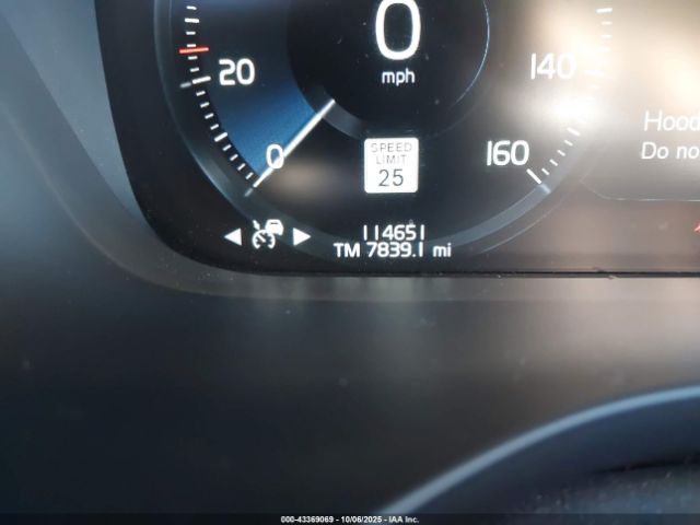 2018 VOLVO XC60 YV4A22RL2J1042427 Photo 6