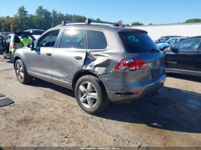 2011 VOLKSWAGEN TOUAREG WVGFF9BP8BD003162 Photo 2