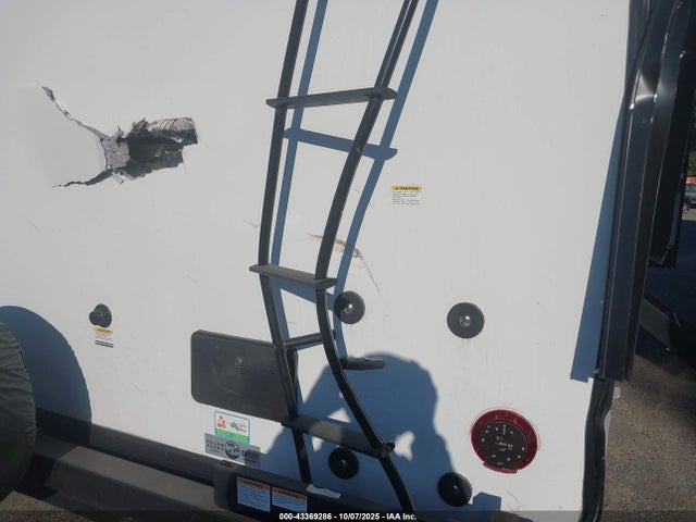 Rockwood Mini Light Travel Trailer 2022 4X4TRLB24ND450196 Image 18