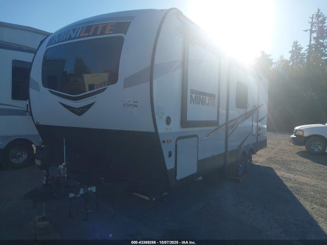 Rockwood Mini Light Travel Trailer 2022 4X4TRLB24ND450196 Image 2