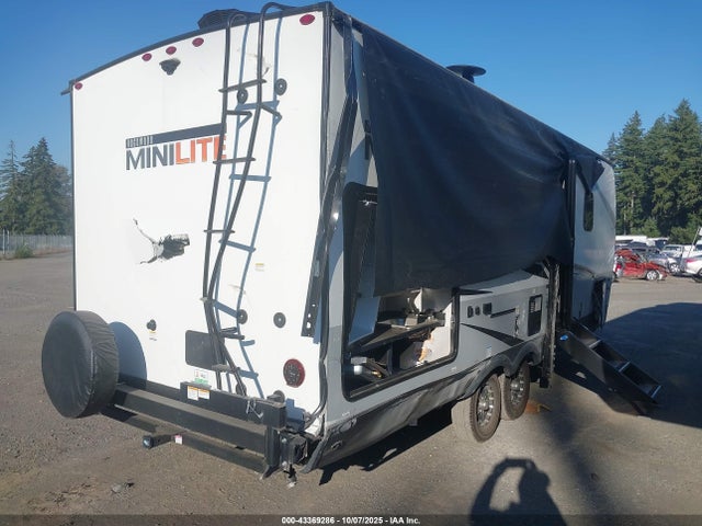 Rockwood Mini Light Travel Trailer 2022 4X4TRLB24ND450196 Image 4