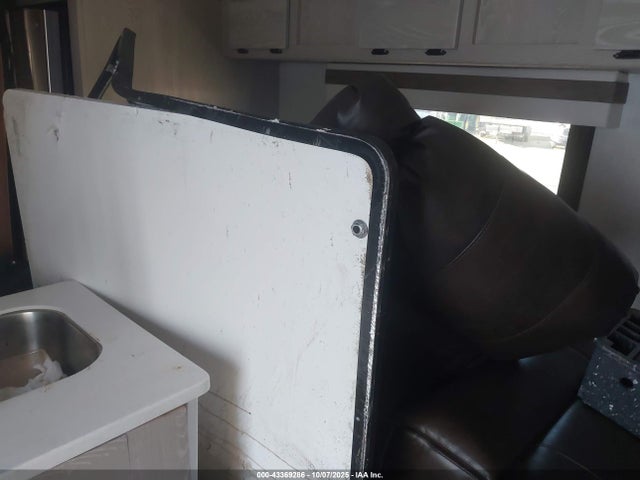Rockwood Mini Light Travel Trailer 2022 4X4TRLB24ND450196 Image 8