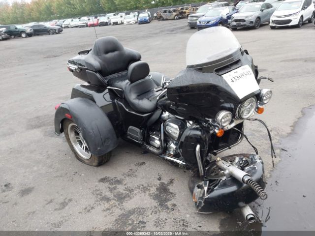 2018 HARLEY-DAVIDSON FLHTCUTG 1HD1MAD18JB855549
