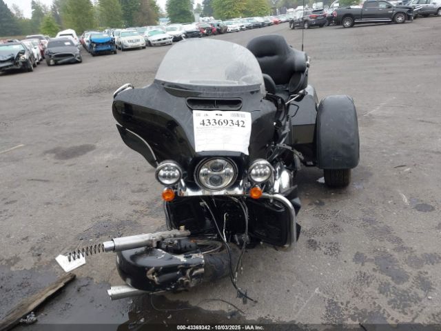 2018 HARLEY-DAVIDSON FLHTCUTG 1HD1MAD18JB855549 Photo 4