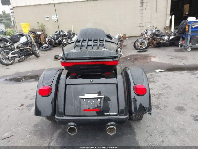 2018 HARLEY-DAVIDSON FLHTCUTG 1HD1MAD18JB855549 Photo 5