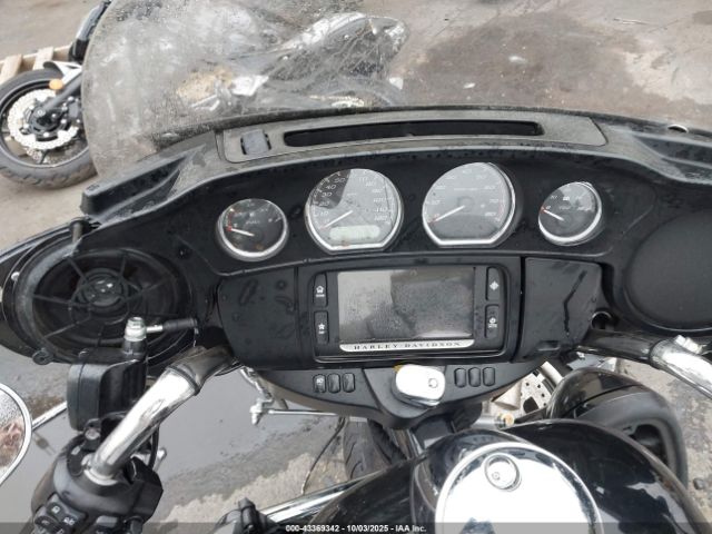 2018 HARLEY-DAVIDSON FLHTCUTG 1HD1MAD18JB855549 Photo 6