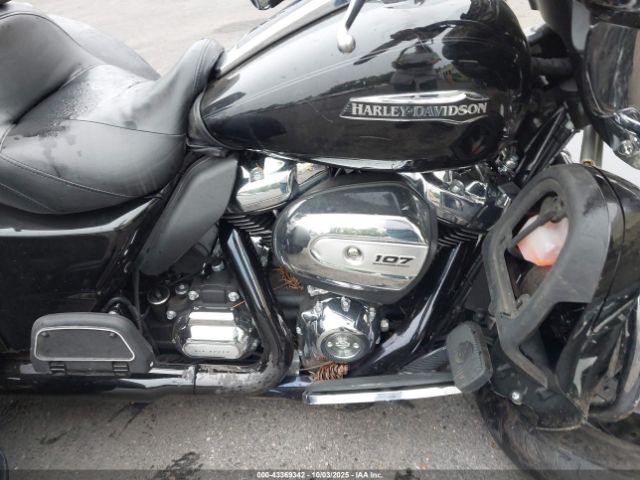 2018 HARLEY-DAVIDSON FLHTCUTG 1HD1MAD18JB855549 Photo 7