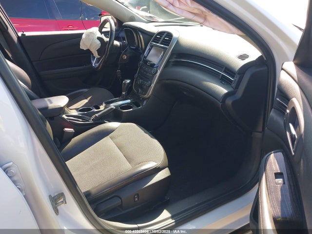 Chevrolet lkw 2015 1G11D5SL2FF211129 Image 5