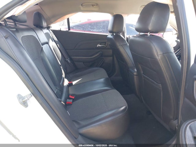 Chevrolet lkw 2015 1G11D5SL2FF211129 Image 8