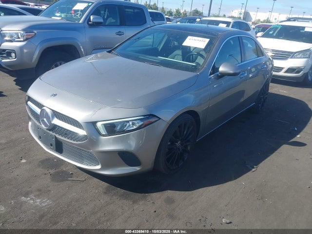 Mercedes-Benz m260 2019 WDD3G4EB7KW020486 Image 2
